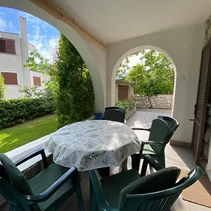 apartmani-kayser.primorje-gorskikotar.com/