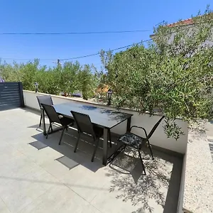 apartman-eva-a4.hotels-in-trogir.com/
